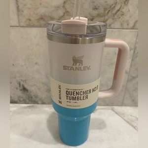 New Stanley 40 oz pool ombré with straw.